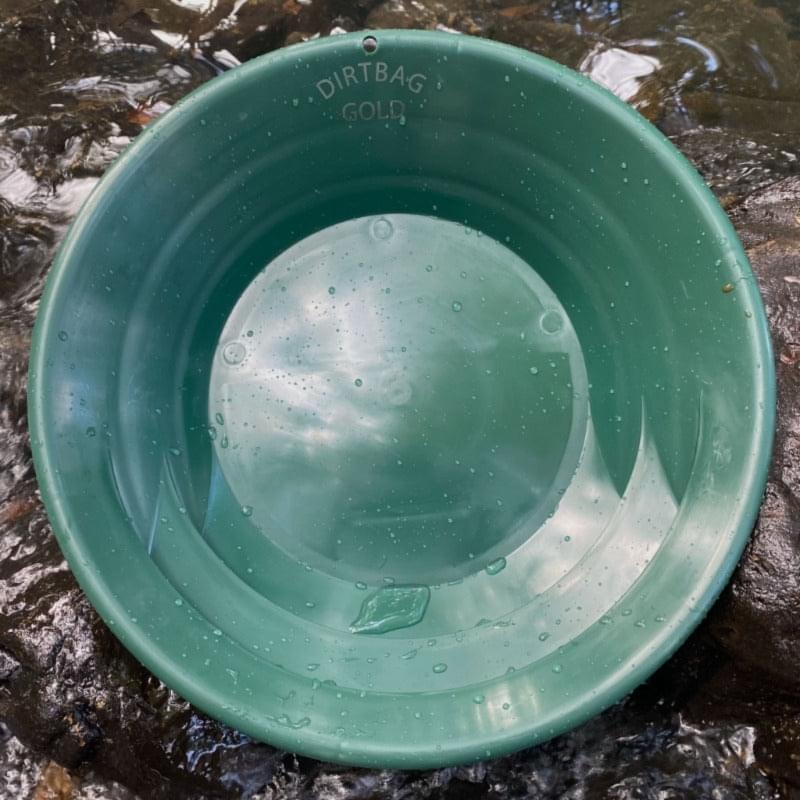 Equip yourself for successful gold prospecting adventures with these durable 14-inch and 15-inch gold pans and a 14-inch multiuse classifier, designed for efficiency and convenience.